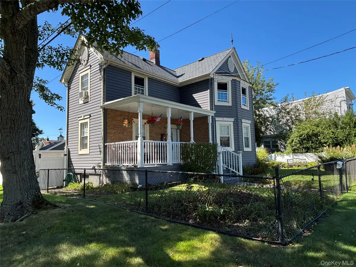 197 S 7th Street, Lindenhurst, NY 11757 - #1