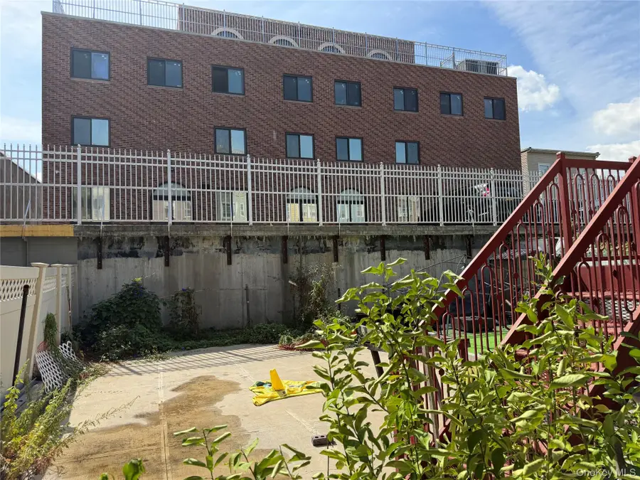 2356 Waterbury Avenue, Bronx, NY 10462 - #3