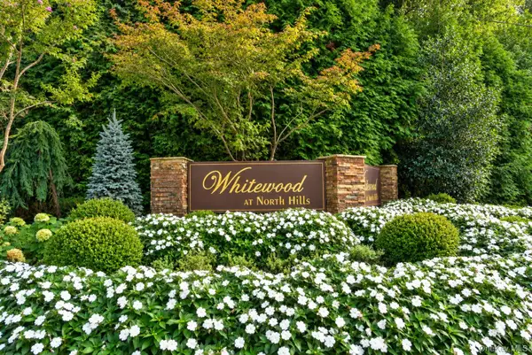 19 Woodcrest Drive, Roslyn, NY 11576