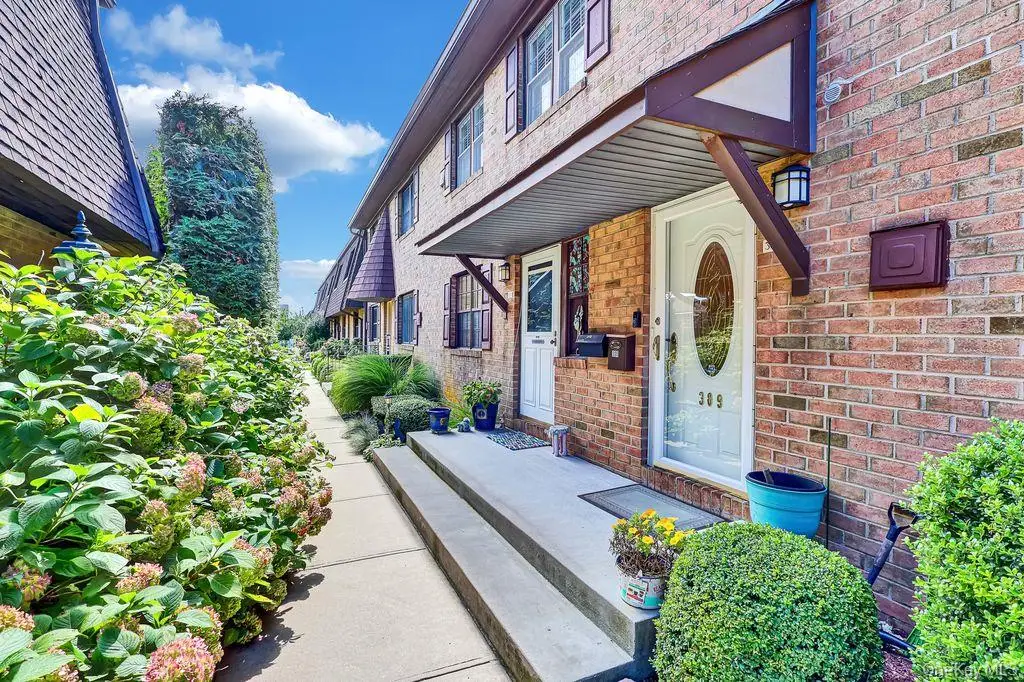 309 Mariners Way, Copiague, NY 11726 - #1