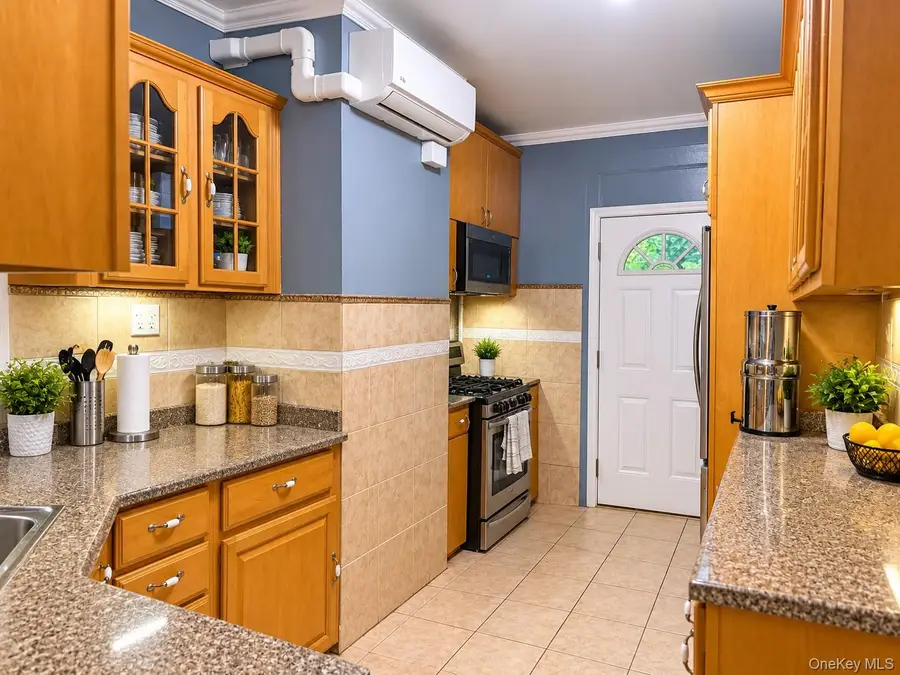 732 E 223rd Street, Bronx, NY 10466 - #3