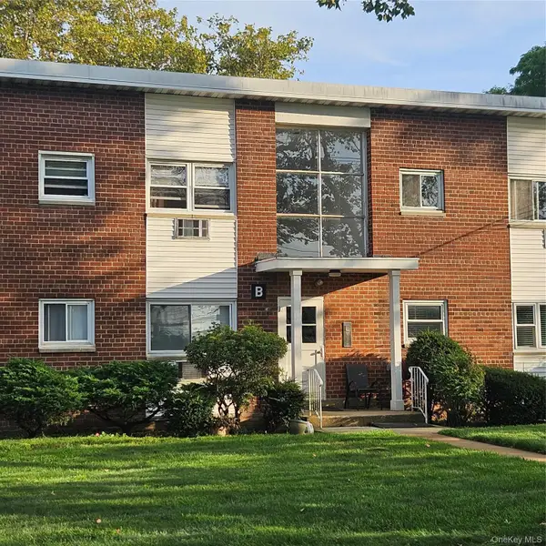 125 Hempstead Gardens Drive #B1D, West Hempstead, NY 11552