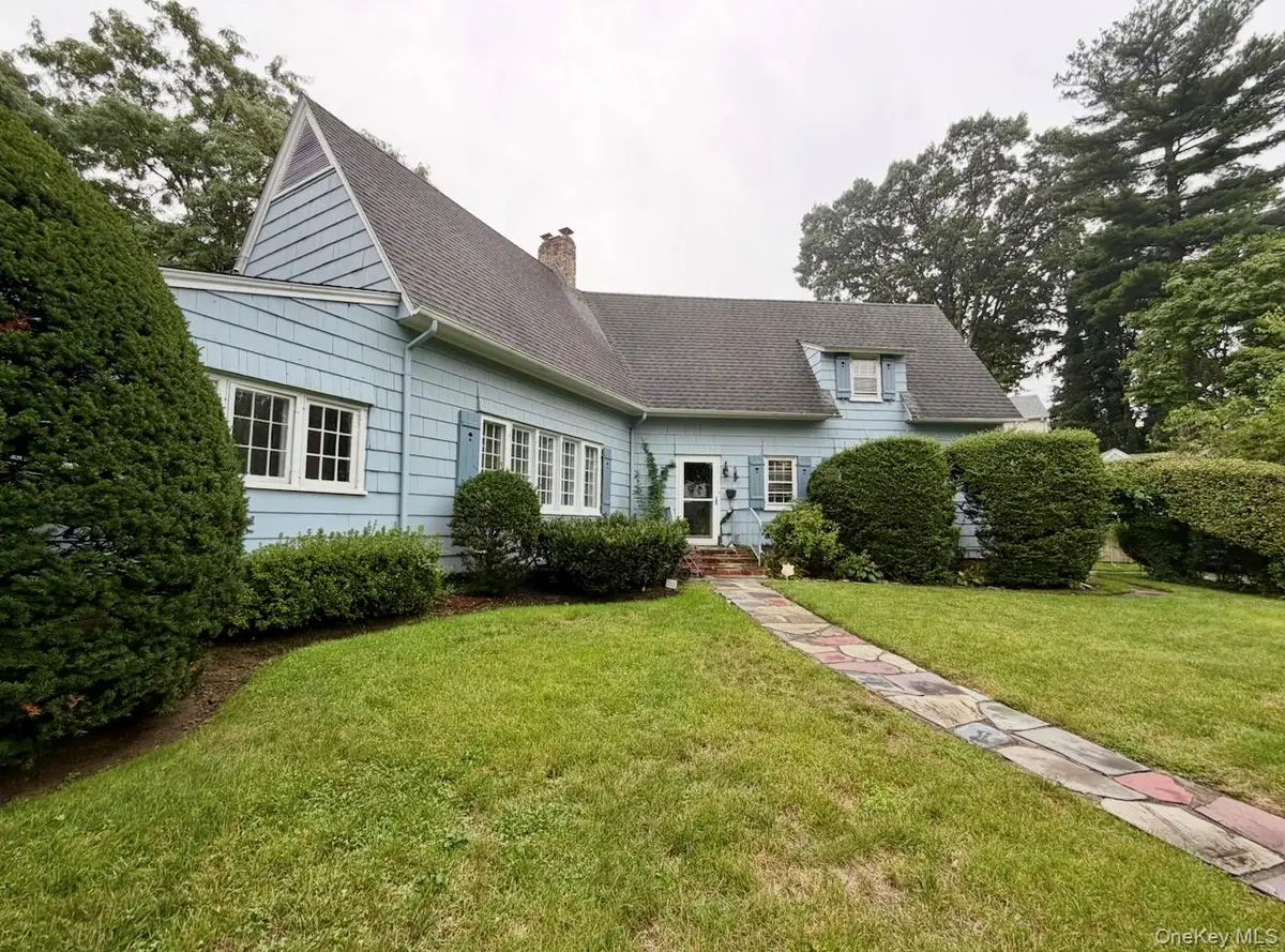 371 Grosvenor Street, Douglaston, NY 11363 - #1