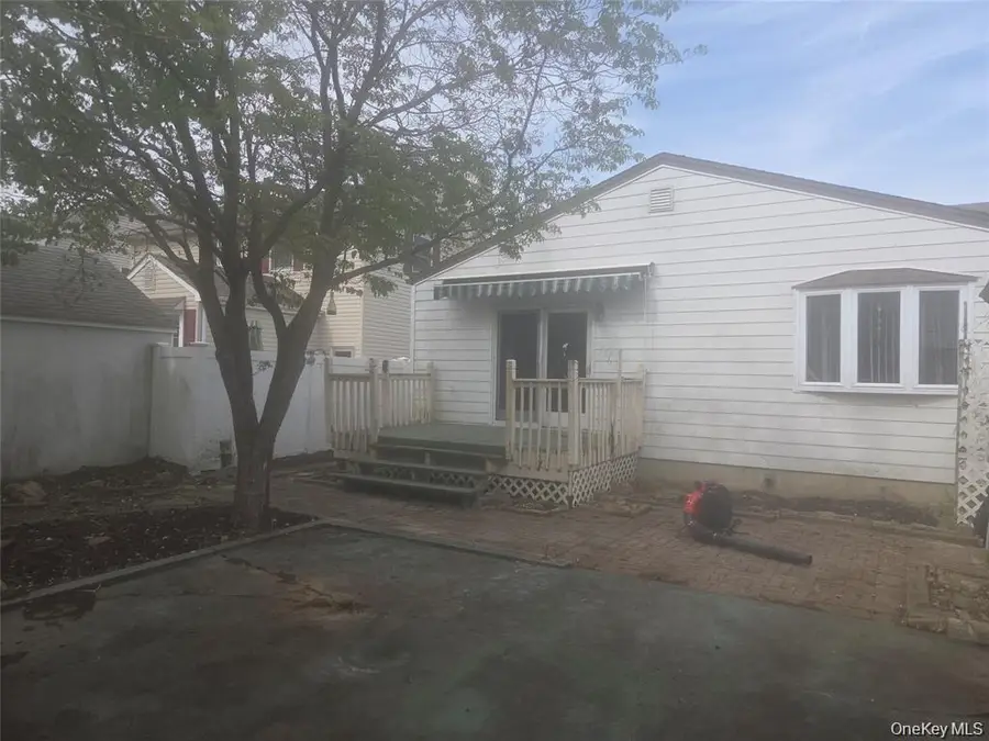 218 Park Avenue, Hicksville, NY 11801 - #2