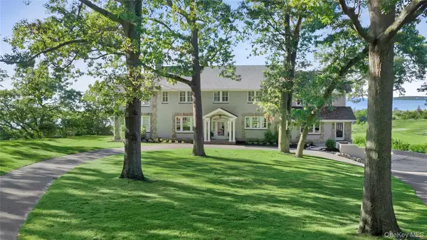 11 Arbutus Lane, Stony Brook, NY 11790