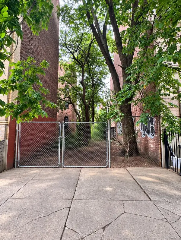 1404A Pacific Street, Brooklyn, NY 11216