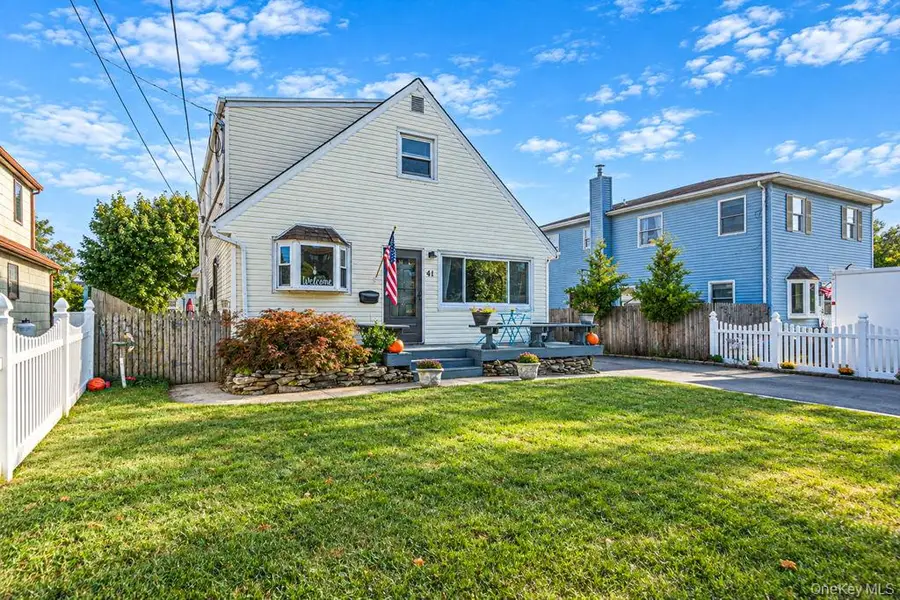 41 E Saltaire Road, Lindenhurst, NY 11757 - #2