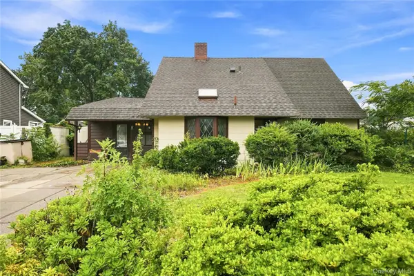 75 Weaving Lane, Wantagh, NY 11793