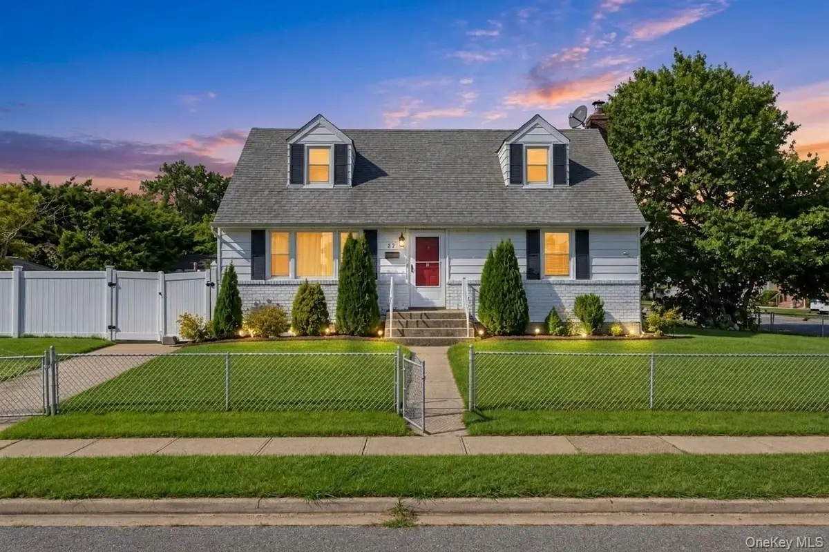 27 Colony Street, Hicksville, NY 11801 - #1