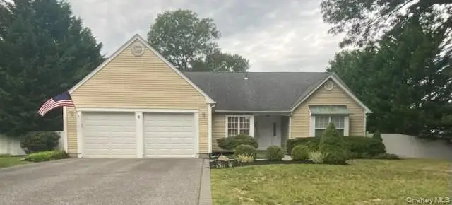 6 Royal Drive, Coram, NY 11727 - #1