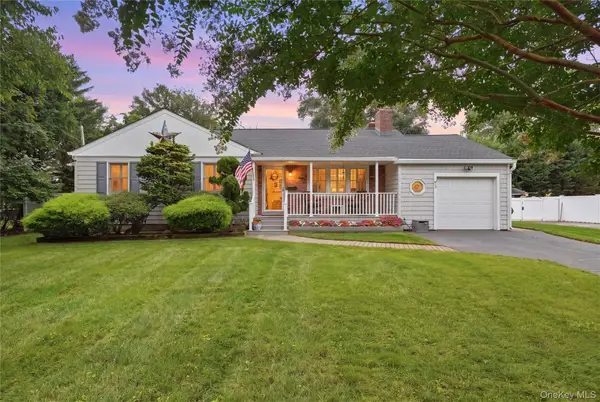 2 Baltic Place, Amity Harbor, NY 11701