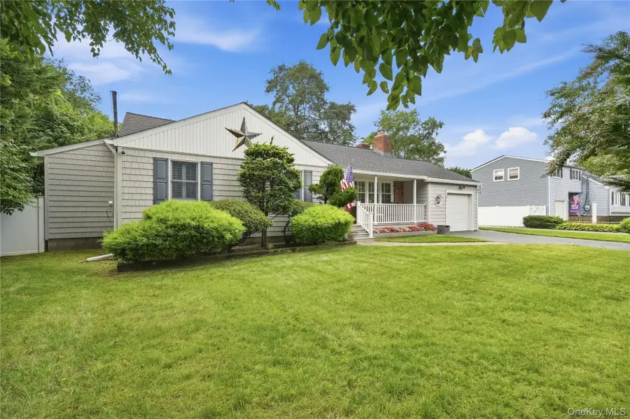 2 Baltic Place, Amity Harbor, NY 11701 - #3