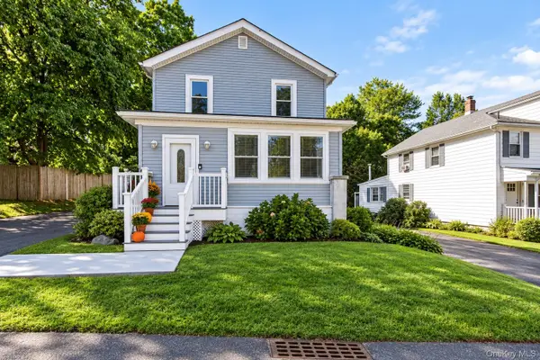 18 St Joseph Place, New Windsor, NY 12553