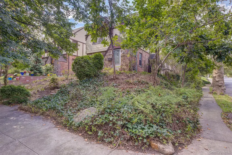 50-02 245th Street, Douglaston, NY 11362 - #3