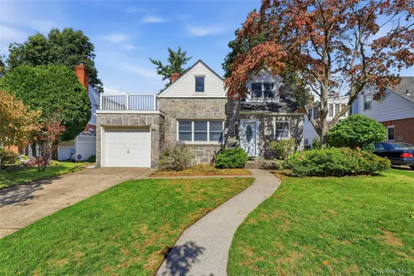 41 Oak Drive, New Hyde Park, NY 11040