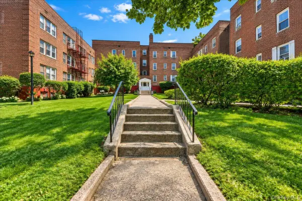150 Ravine Avenue #3B, Yonkers, NY 10701