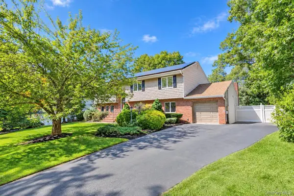 137 Ridgewood Avenue, Farmingville, NY 11738