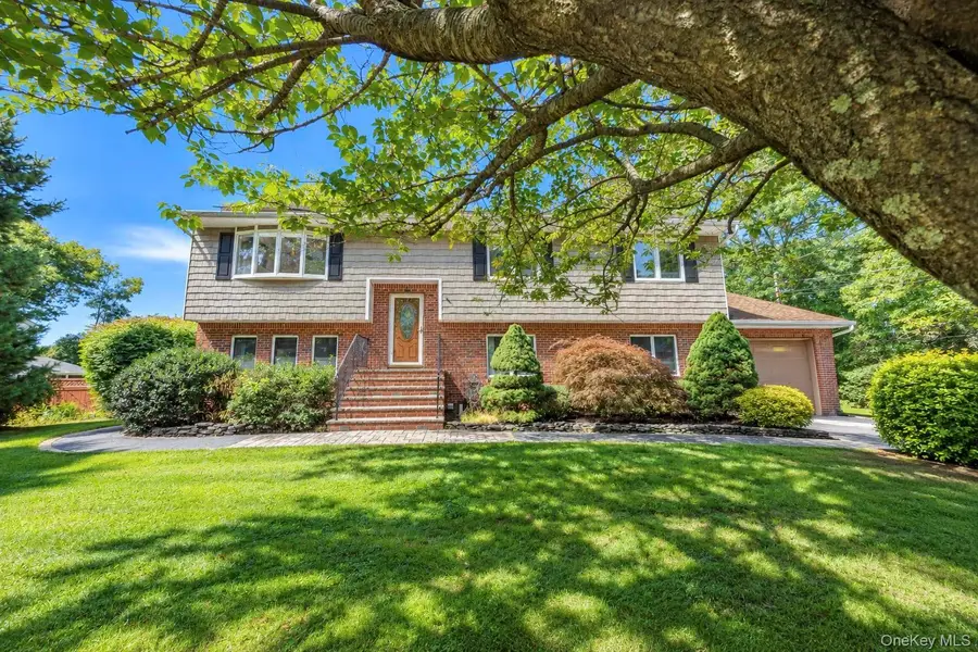 137 Ridgewood Avenue, Farmingville, NY 11738 - #2