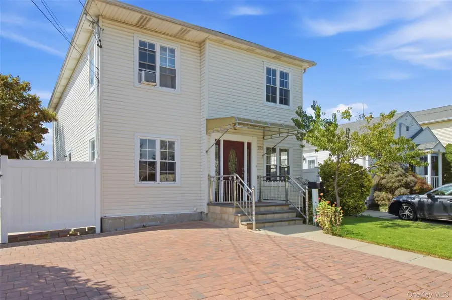 109 Gordon Avenue, Westbury, NY 11590 - #3