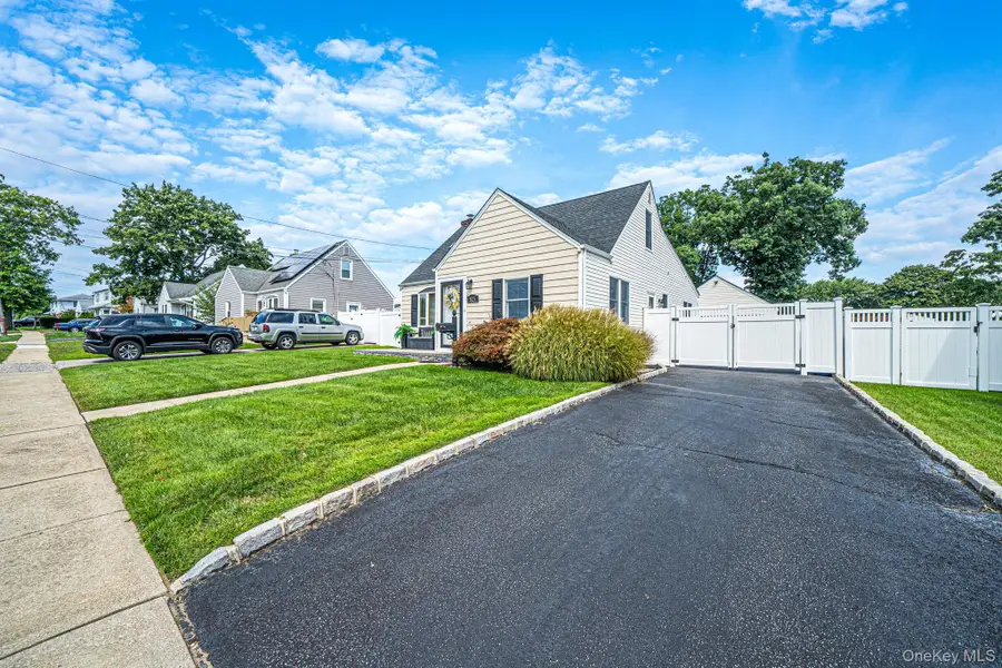 525 Secatogue Avenue, Farmingdale, NY 11735 - #2