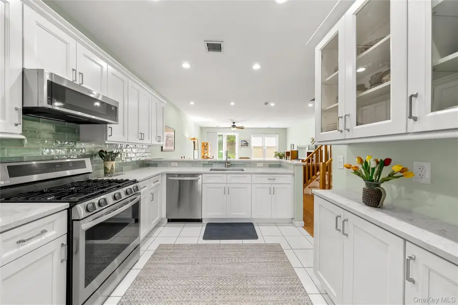 203 Windward Court N, Port Jefferson, NY 11777 - #2