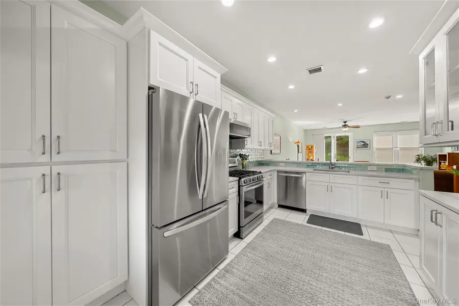 203 Windward Court N, Port Jefferson, NY 11777 - #3