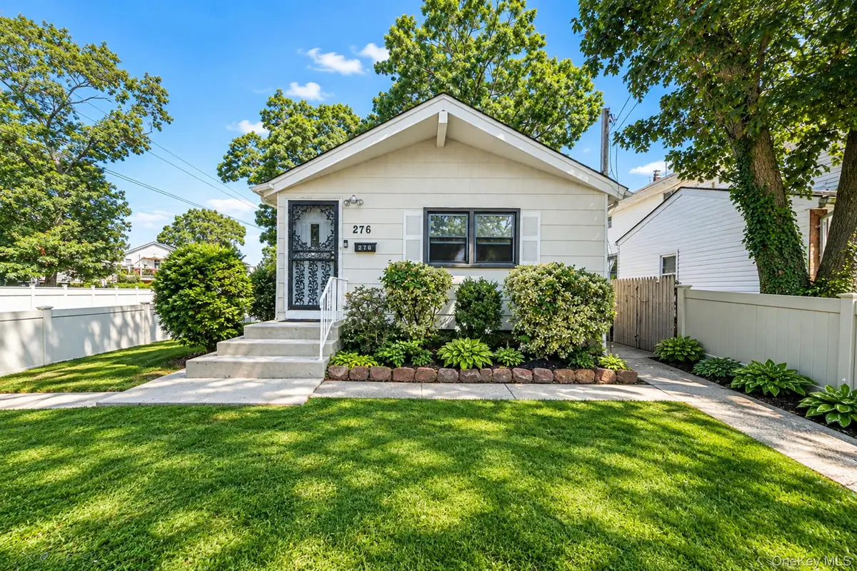 276 Deauville Boulevard, Copiague, NY 11726 - #1