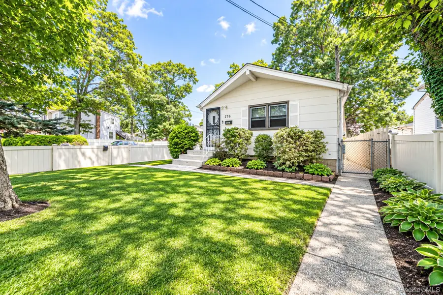 276 Deauville Boulevard, Copiague, NY 11726 - #2