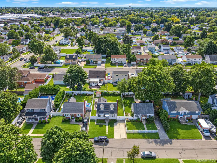 223 N Fulton Avenue, Lindenhurst, NY 11757 - #3