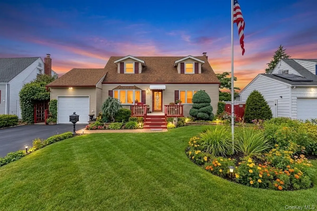 150 W 19th Street, Deer Park, NY 11729 - #1