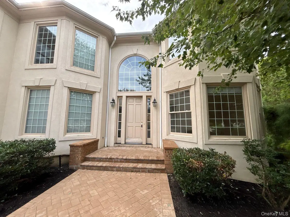 61 Charney Court, Manhasset, NY 11030 - #1