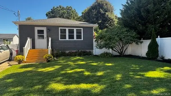 12 Chance Place, West Babylon, NY 11704