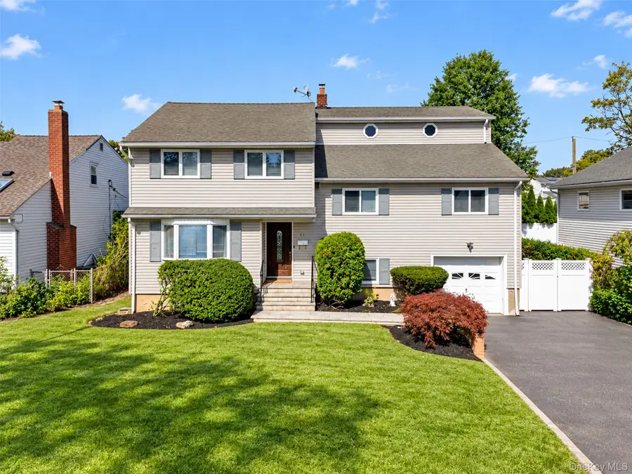 11 Lincrest Street, Syosset, NY 11791 - #2
