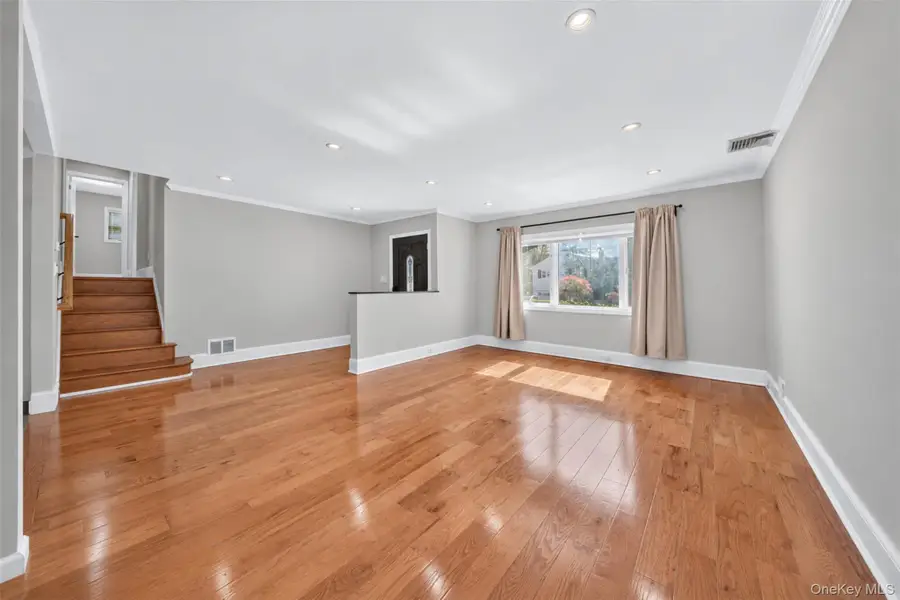 11 Lincrest Street, Syosset, NY 11791 - #3