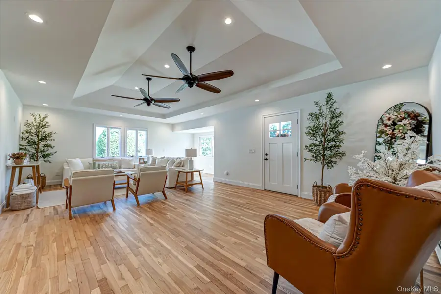 6 Evy Court, Sayville, NY 11782 - #2