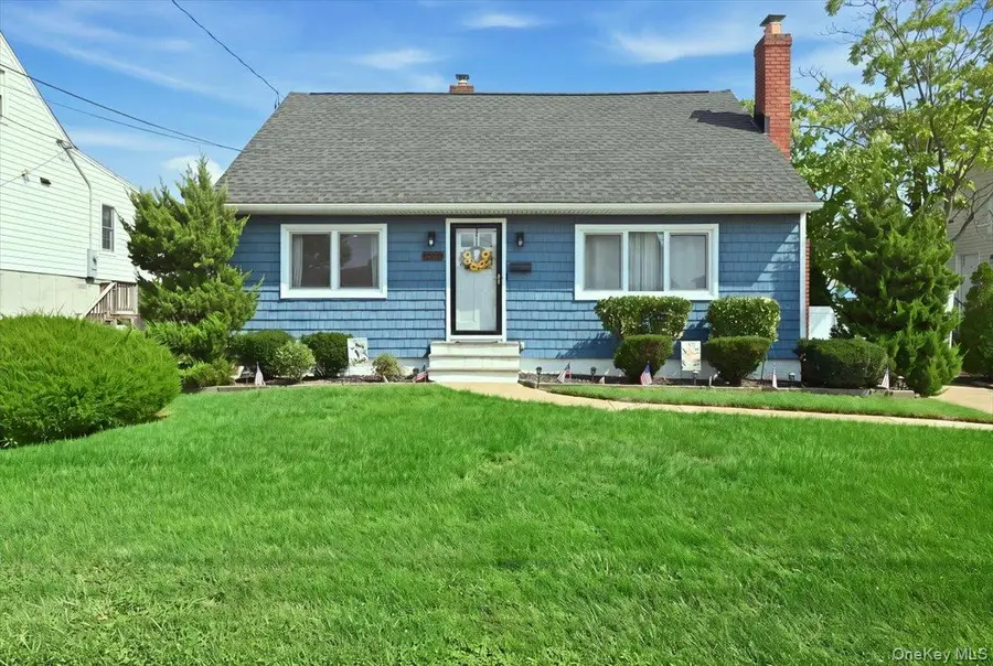 293 Roosevelt Avenue, Freeport, NY 11520 - #2