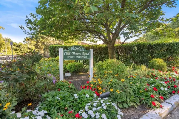 460 Old Town Road #27L, Port Jefferson Station, NY 11776