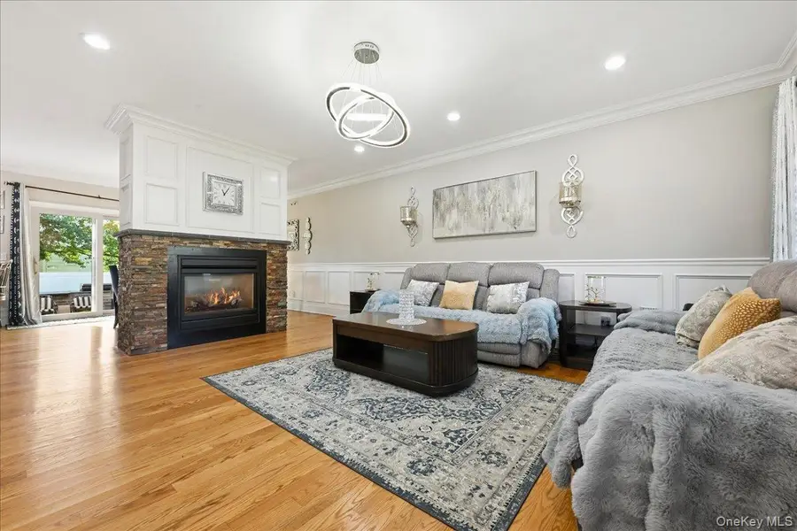 136 Oak Street, Deer Park, NY 11729 - #3