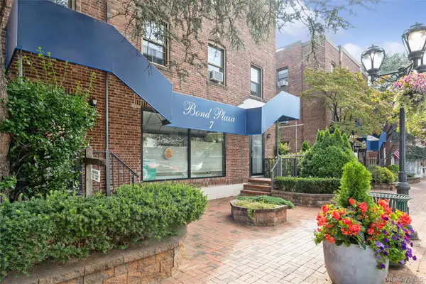 7 Bond Street #3G, Great Neck, NY 11021