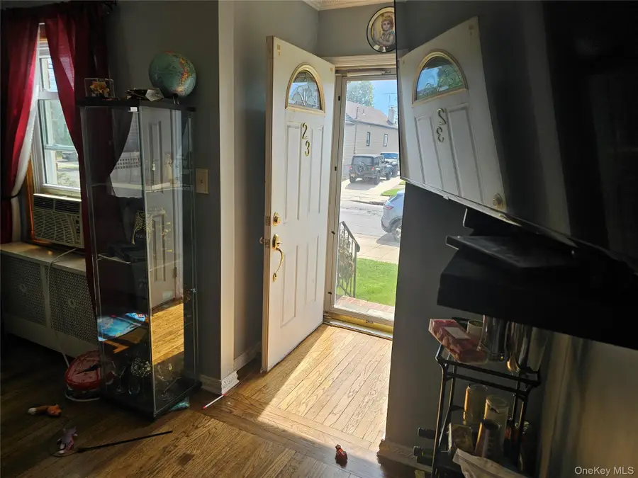 23 Washington Avenue, Valley Stream, NY 11580 - #2