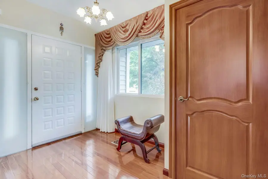 60 Chestnut Lane, Woodbury, NY 11797 - #3