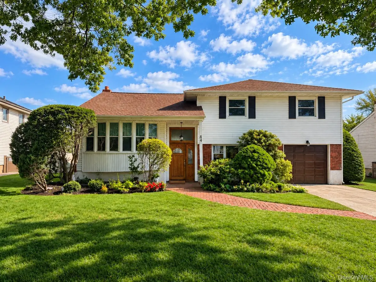 84 Robby Lane, Manhasset Hills, NY 11040 - #1