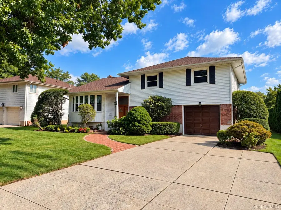 84 Robby Lane, Manhasset Hills, NY 11040 - #2