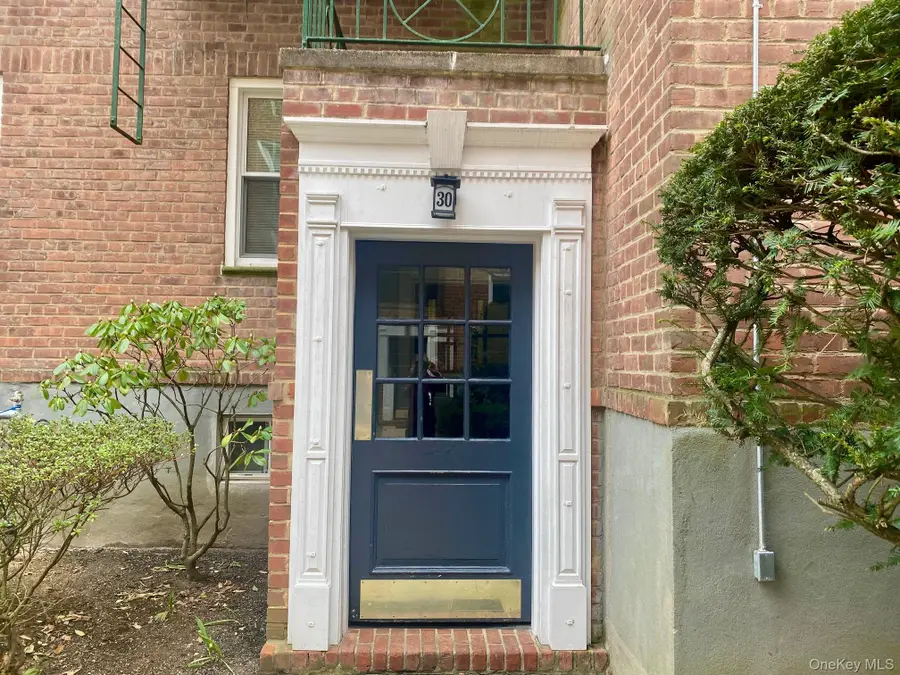 30 Catheral Avenue #4A, Hempstead, NY 11550 - #3