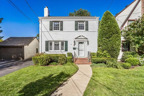 5 Ash Street, Floral Park, NY 11001