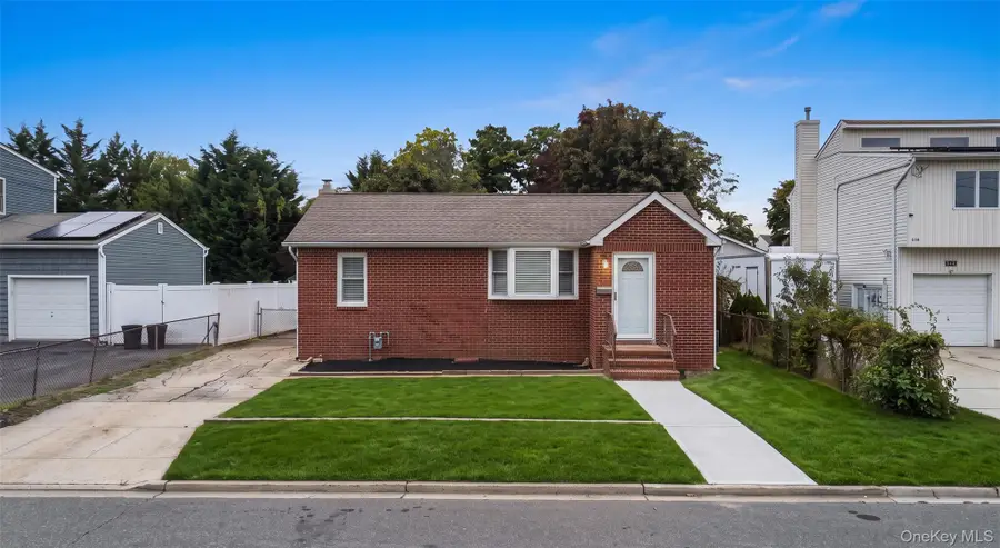 410 10th Street, West Babylon, NY 11704 - #2