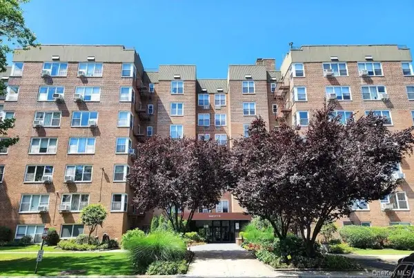 18-50 211 Street #2K, Bayside, NY 11360
