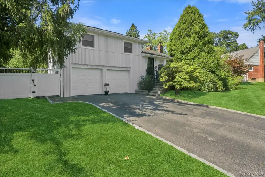 19 W Farms Lane, Commack, NY 11725 - #3