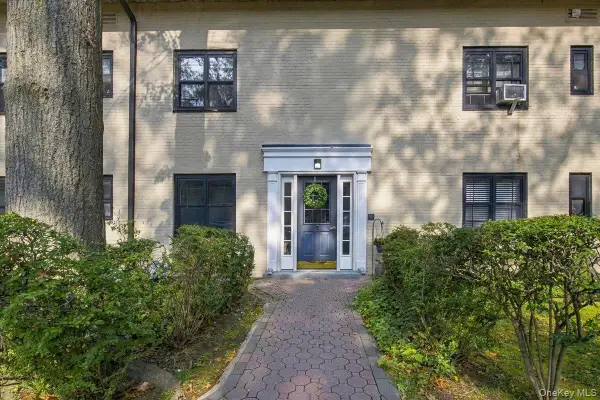 3 Whitehall Road #21, Eastchester, NY 10709