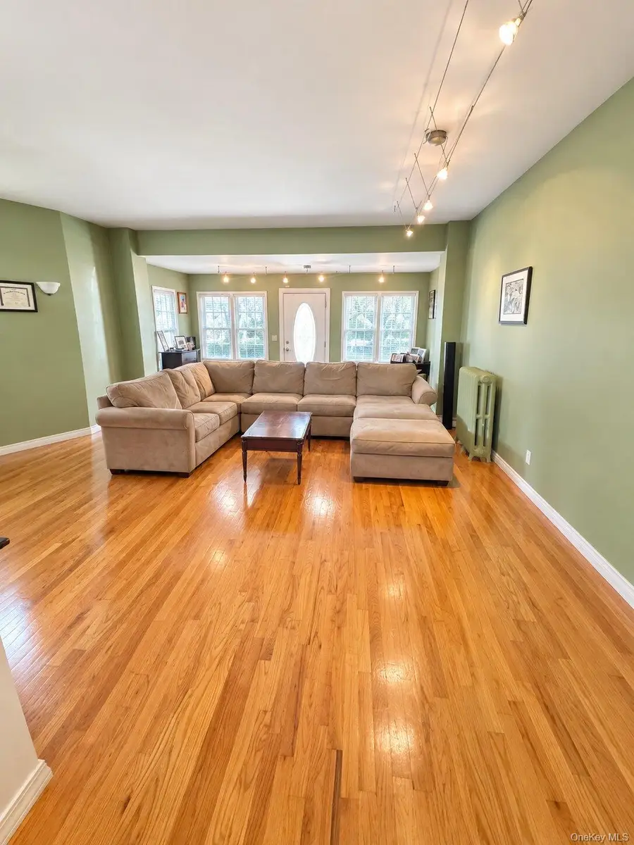 135-16 Kew Gardens Road, Richmond Hill, NY 11418 - #3